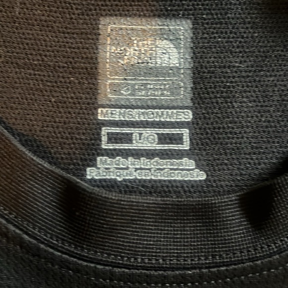 The North Face Black & Gray Short Sleeve Shirt - Picture 4 of 7